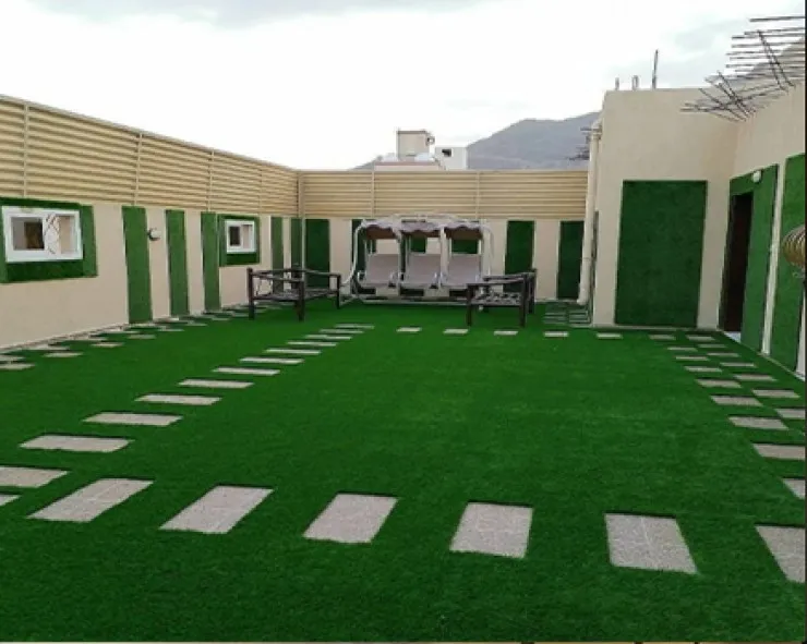 تركيب برجولات وتنسيق عشب صناعي في القصيم