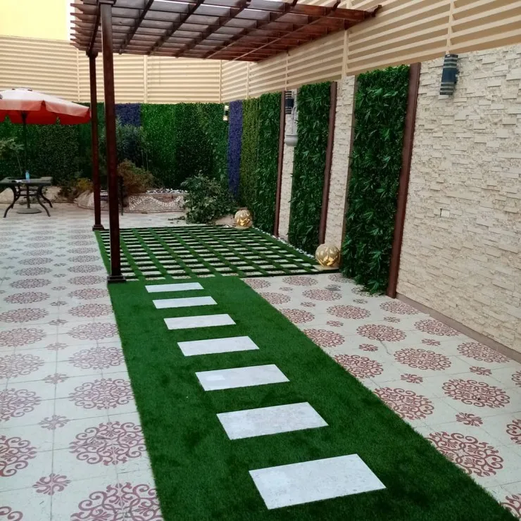تركيب برجولات وتنسيق عشب صناعي في القصيم