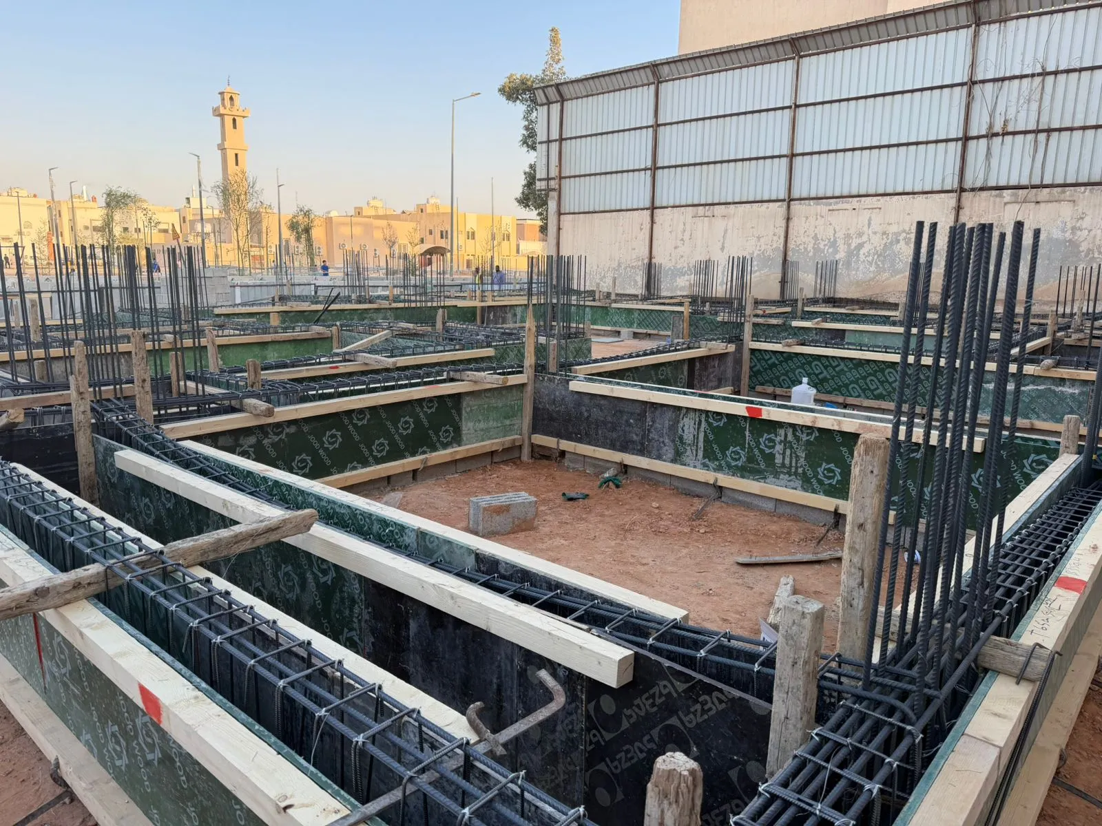 مقاول ترميم المتخصص بالمباني والفلل والمنازل في عنيزة 