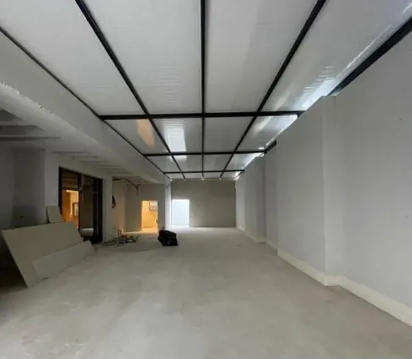 ملاحق ساندوتش بانل  في بريدة الدليل الشامل للتكلفة، المميزات