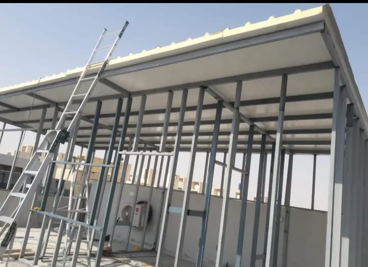 ملاحق ساندوتش بانل  في بريدة الدليل الشامل للتكلفة، المميزات