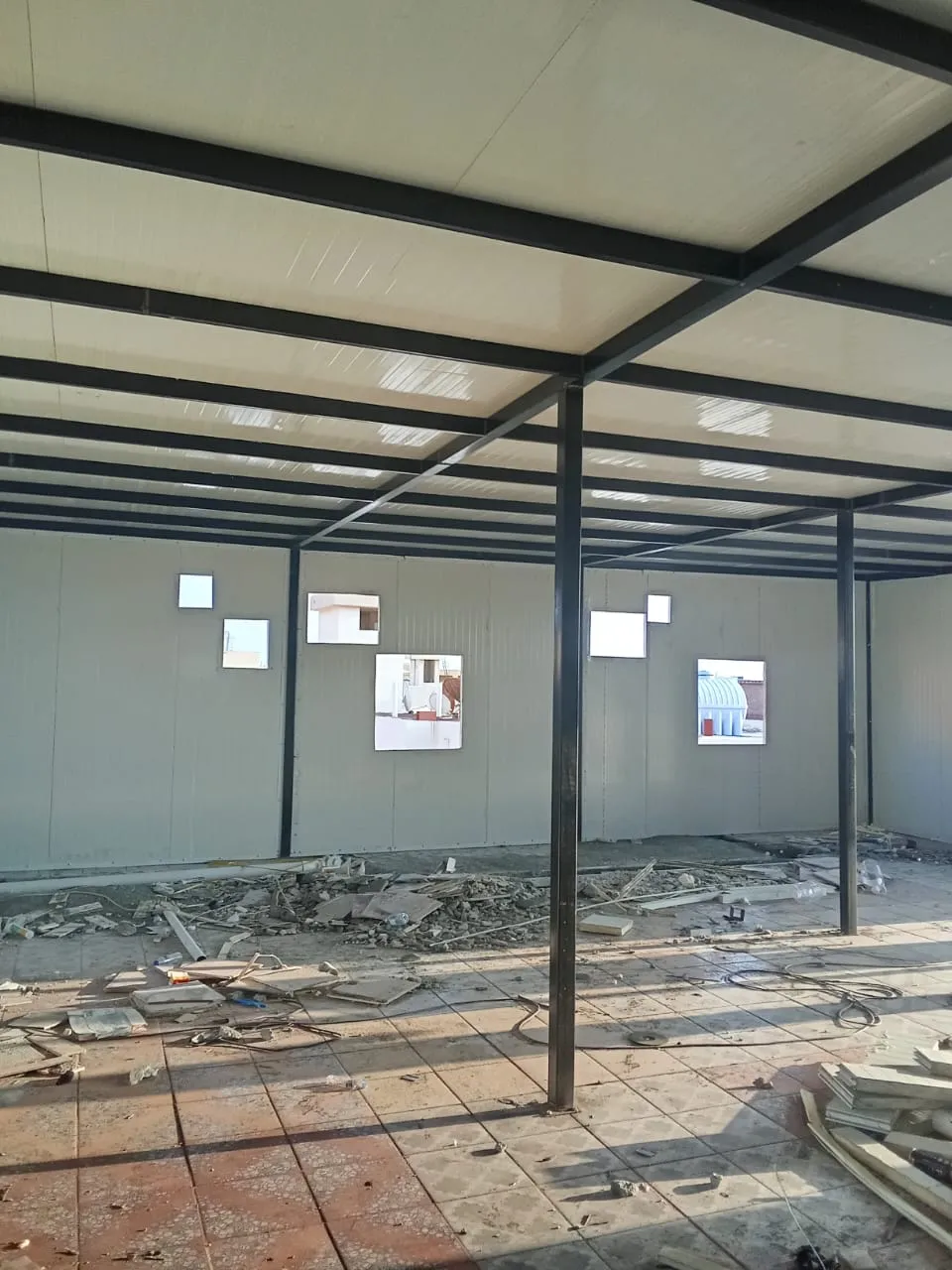 ملاحق ساندوتش بانل  في بريدة الدليل الشامل للتكلفة، المميزات