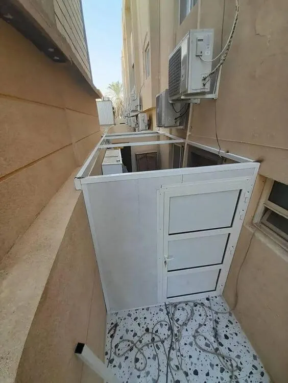 ملاحق ساندوتش بانل  في بريدة الدليل الشامل للتكلفة، المميزات