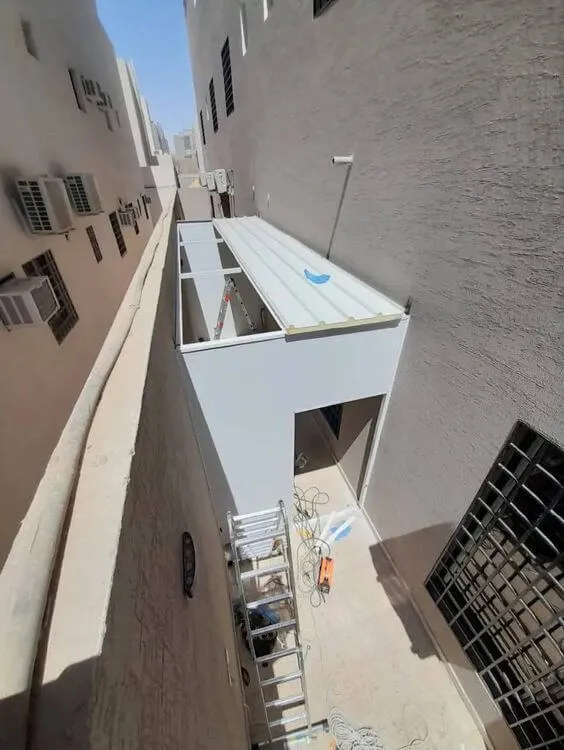 ملاحق ساندوتش بانل  في بريدة الدليل الشامل للتكلفة، المميزات