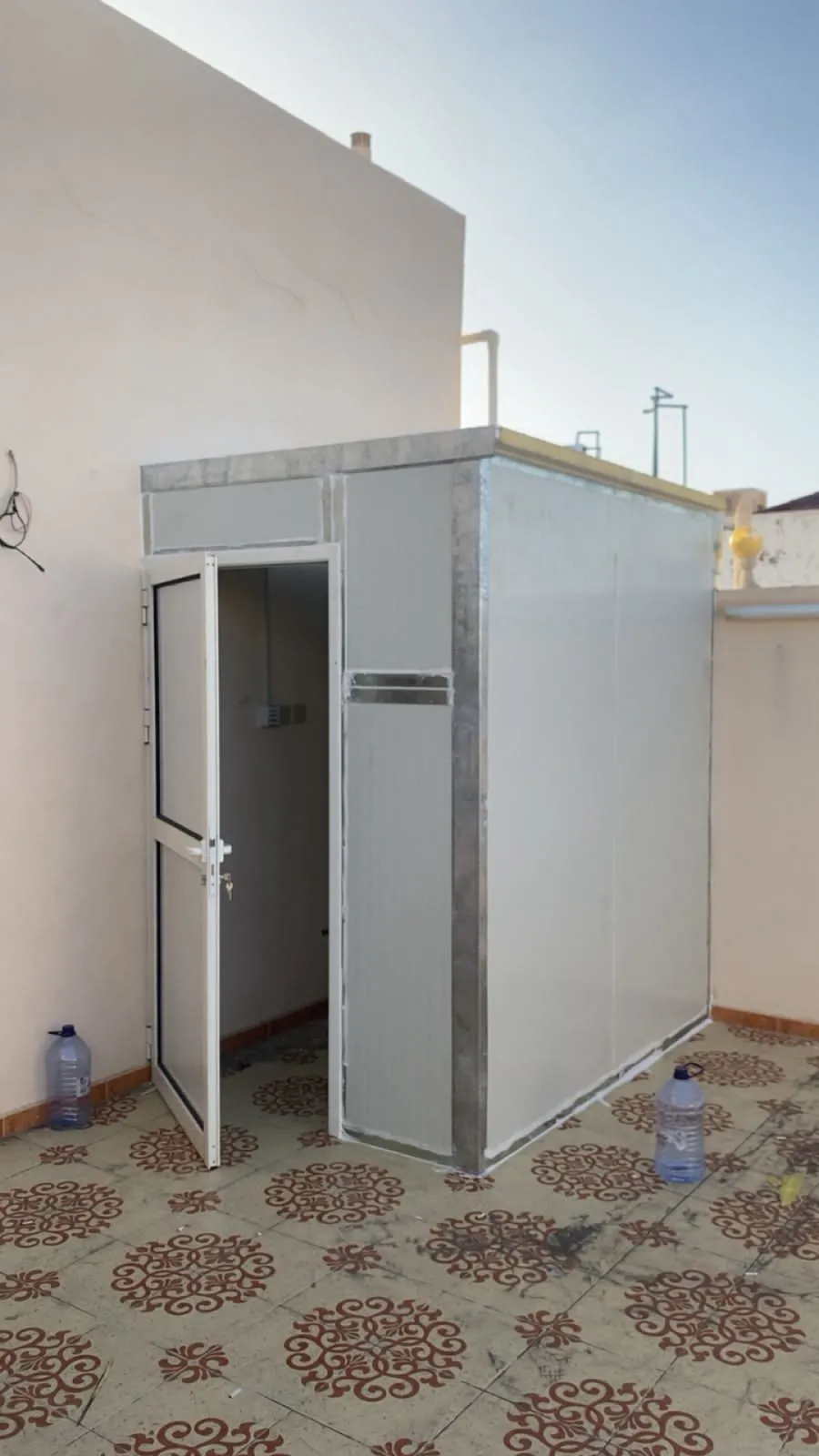 ملاحق ساندوتش بانل  في بريدة الدليل الشامل للتكلفة، المميزات