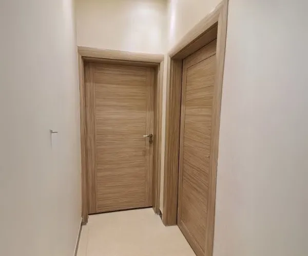 أبواب خشب داخلية مودرن في بريدةوعنيزةوالرس:الفخامة والجودة