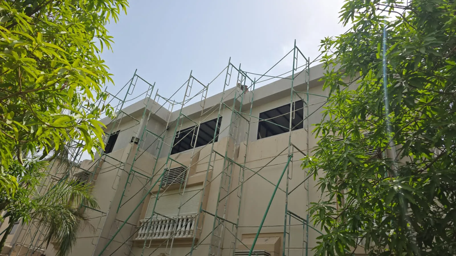 شركة بناء ملاحق اسمنت بورد واسقف سندويش في بريدة وعنيزة